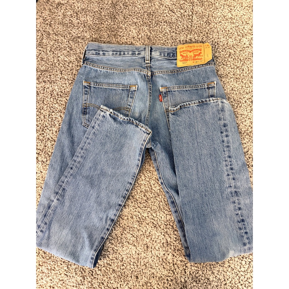 Levi's 501 Original Fit Jeans W28 L32 Light Wash Blue Straight Leg Button Fly